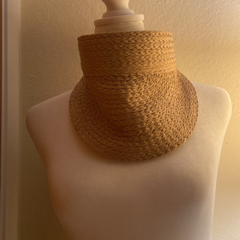 Zara visor